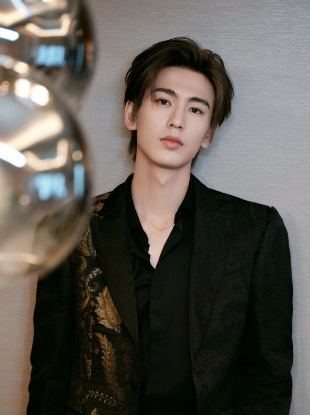 ภาพข่าว จางหลิงเฮ่อต้องเปลี่ยนชื่อเป็น "จางเจียเว่ย" ตามกฎระเบียบใหม่ของจีน
